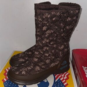 The North Face Women's Dark Brown Quilted Boots size 6